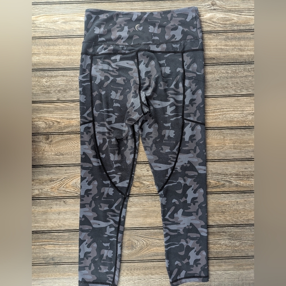 Zyia Camo Leggings Possible Size 8-10 But No Size Tag